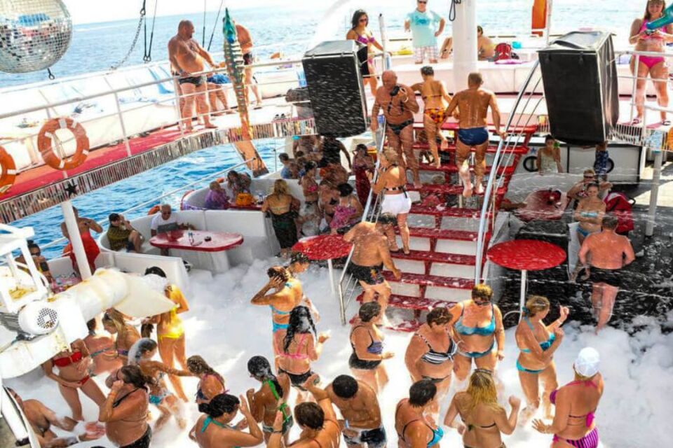 Kemer Çıkışlı Yat Turu - Mega Star