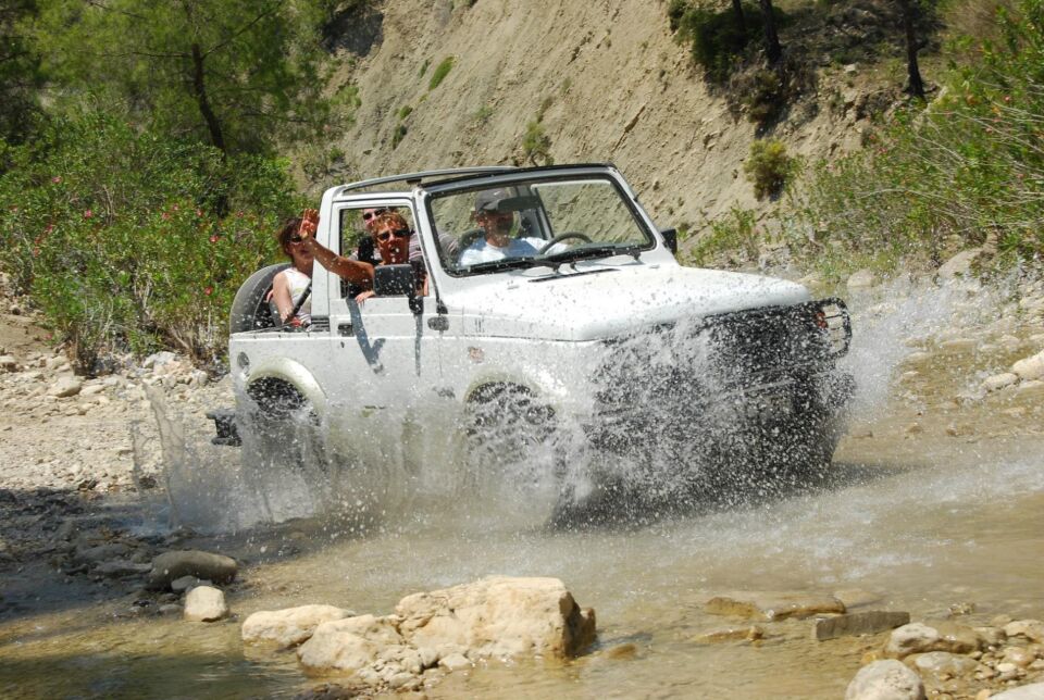 Kemer Çıkışlı Jeep Safari Turu (2200 metre)
