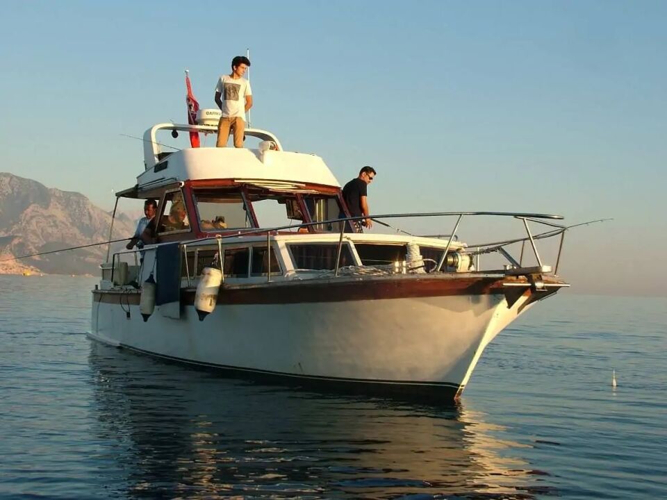 Kemer Çıkışlı Açık Denizde Profesyonel Balık Turu