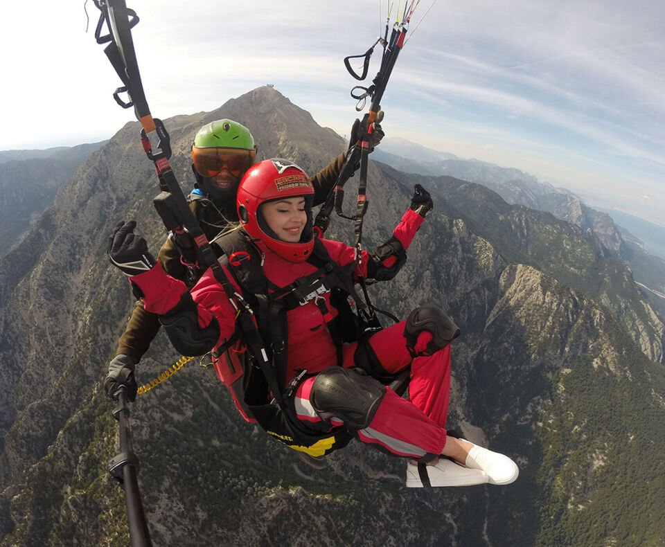 Kemer Çıkışlı Tahtalı'dan Paraşütle Uçuş Turu