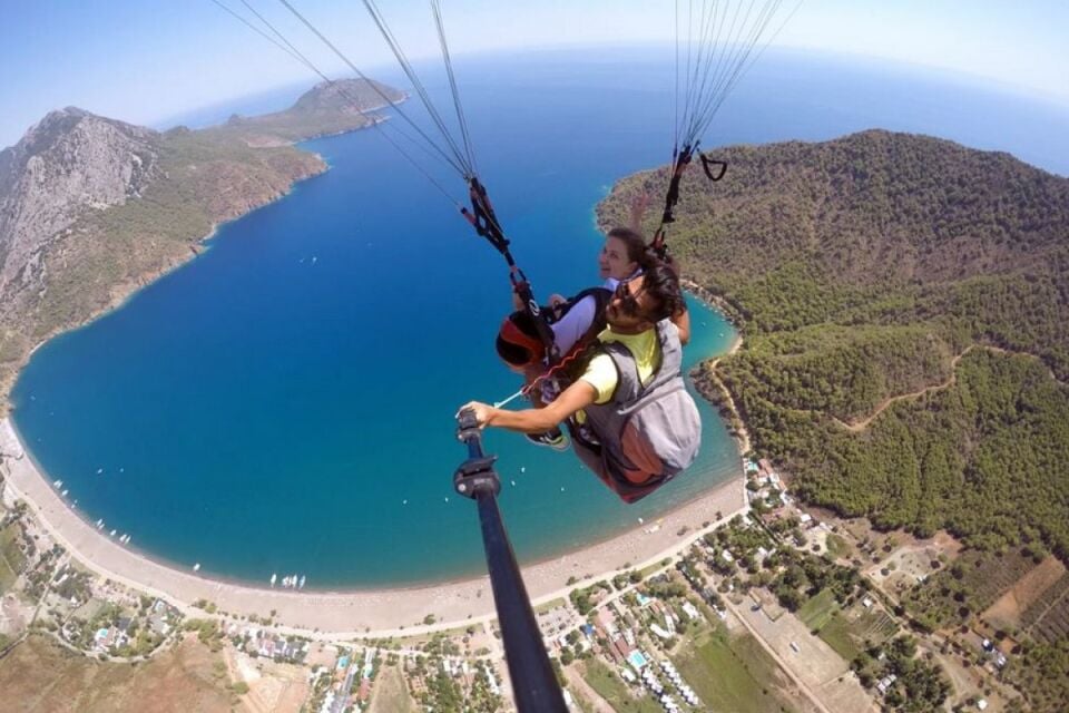 Kemer Çıkışlı Adrasan'dan Paraşütle Uçuş Turu